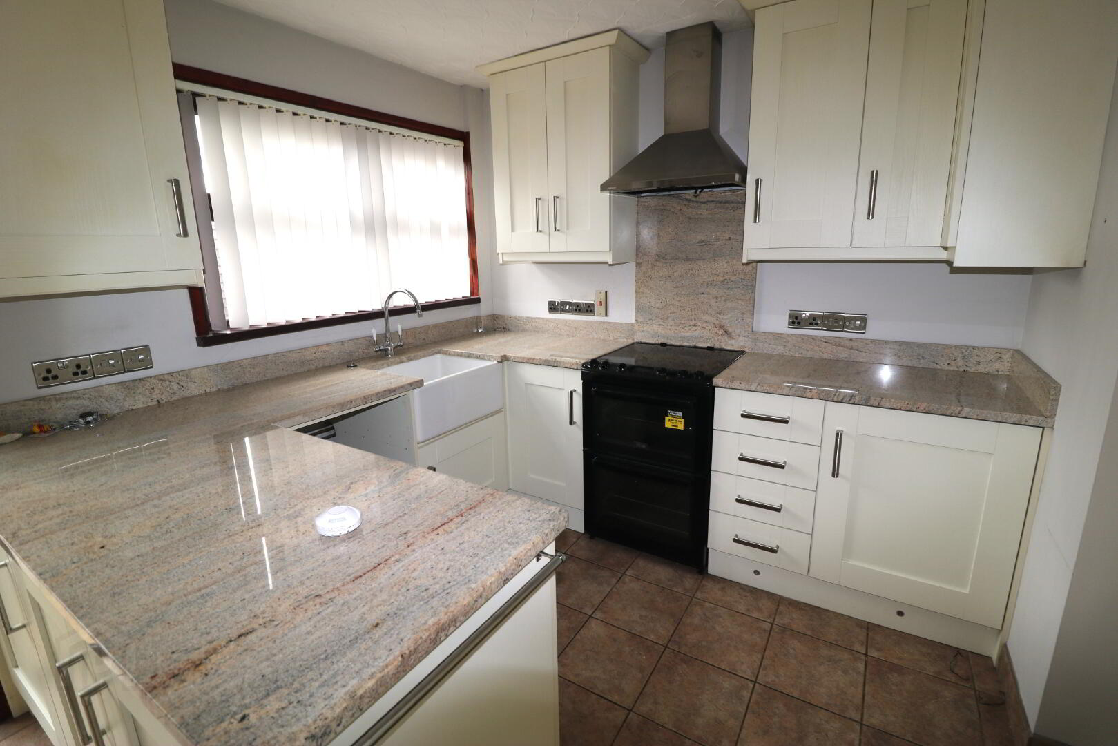 116 Dunvale 5 of 13