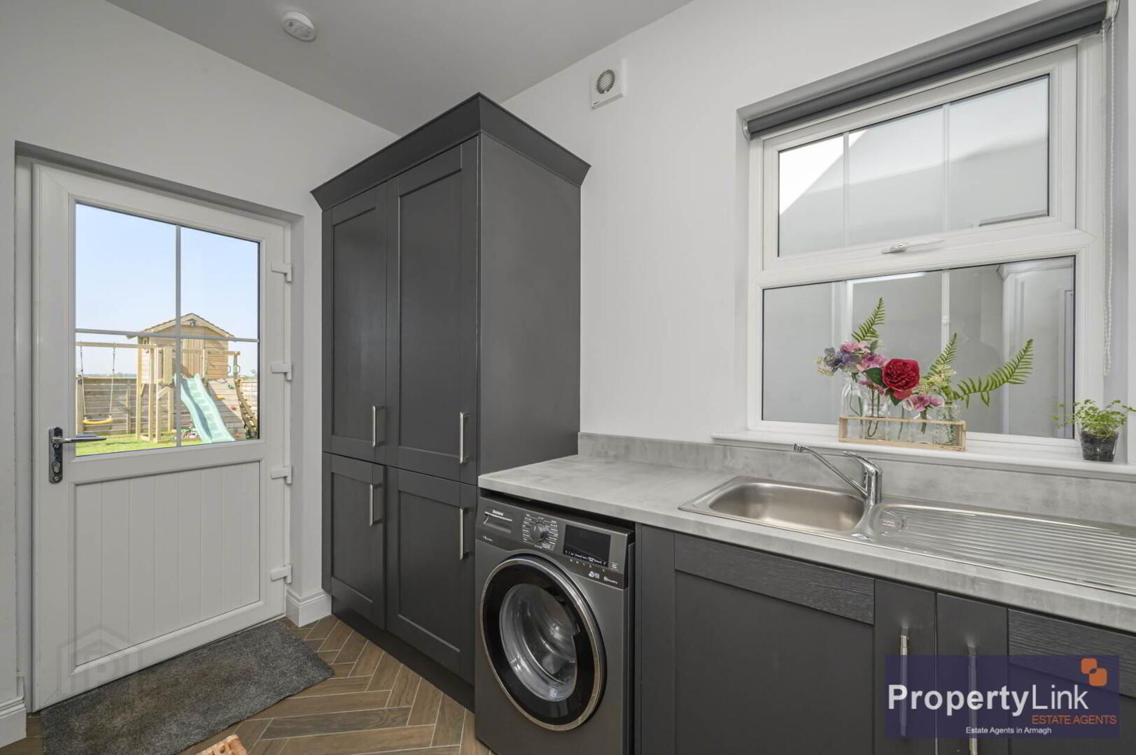 27 Deanery Drive 13 of 30