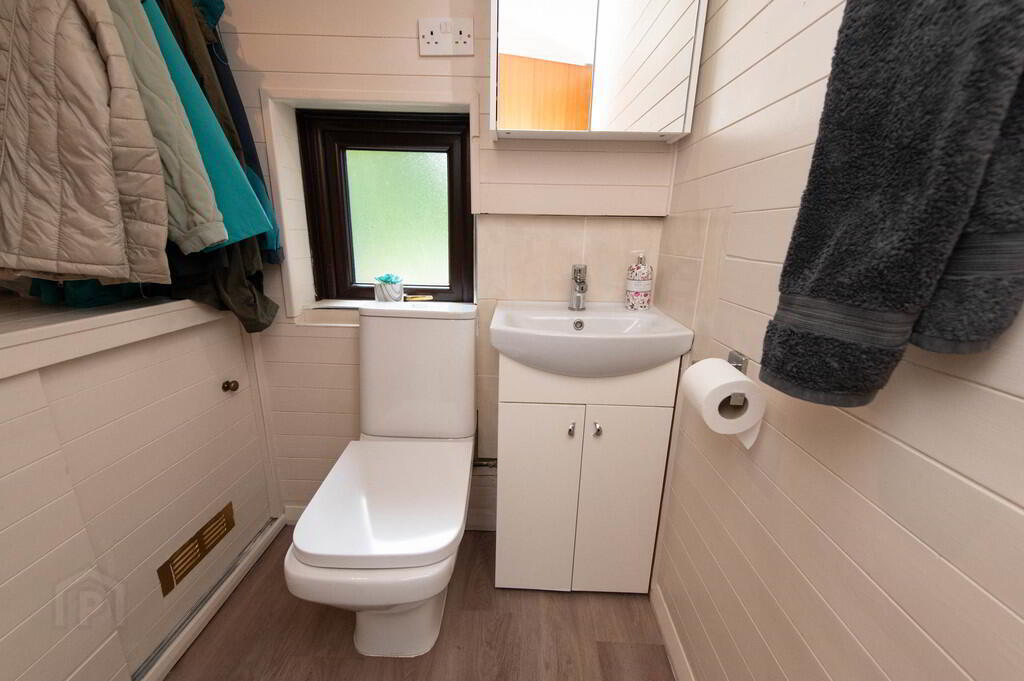 16 Jordanstown Road 12 of 40
