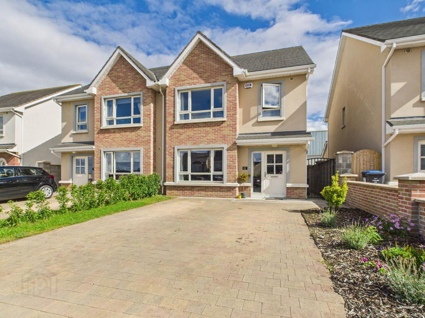 37 Gallowhill Court 2 of 41