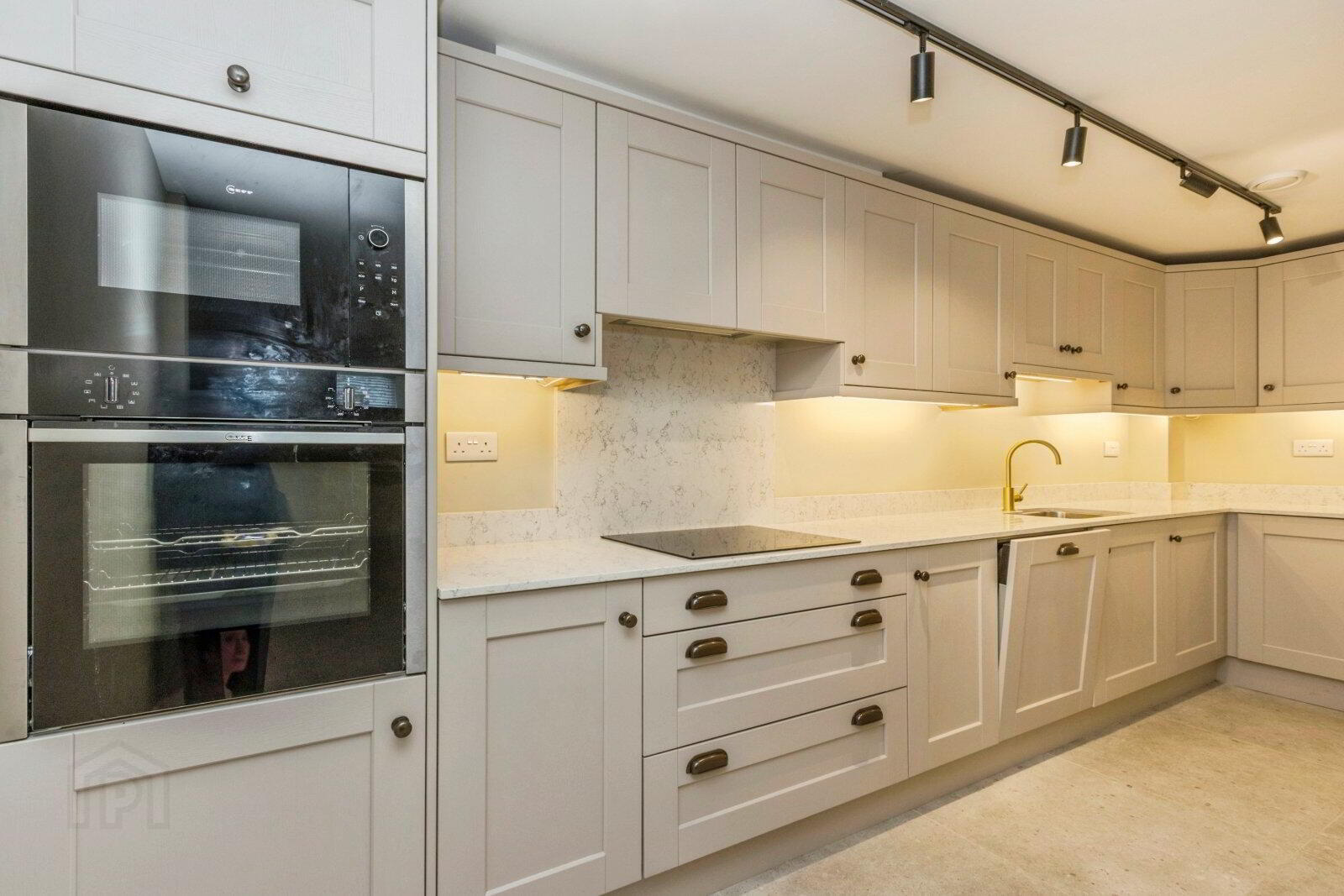 Apartment 1, 6 Lady Ishbel Boulevard 5 of 12