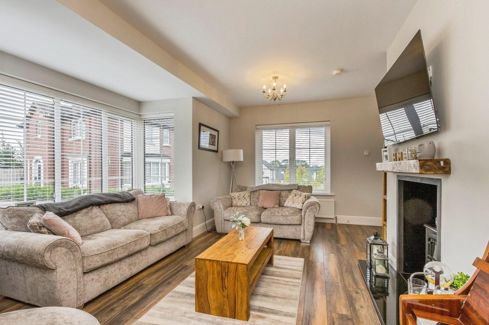 20 Fairfields Manor 5 of 19