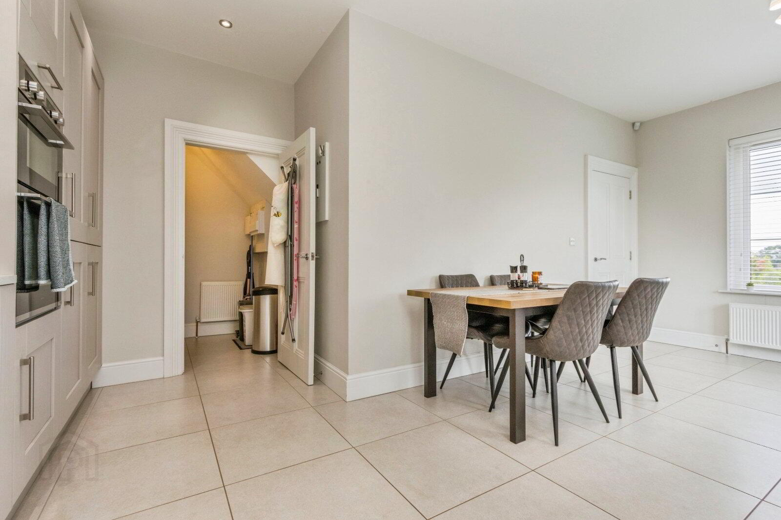 20 Fairfields Manor 10 of 19