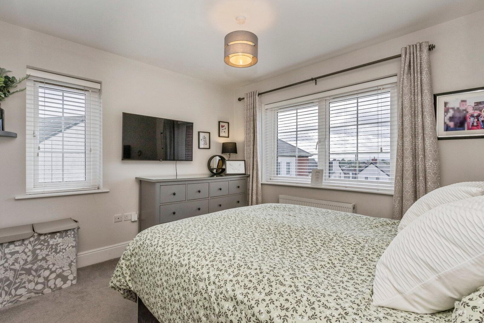 20 Fairfields Manor 12 of 19