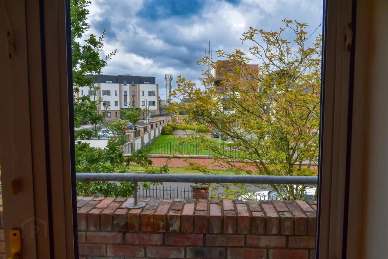 3 The Courtyard 10 of 18