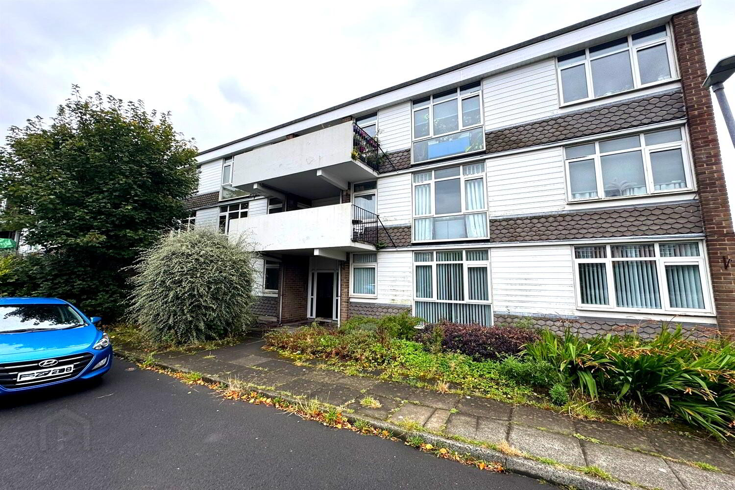 Upper Lisburn Road 1 of 5