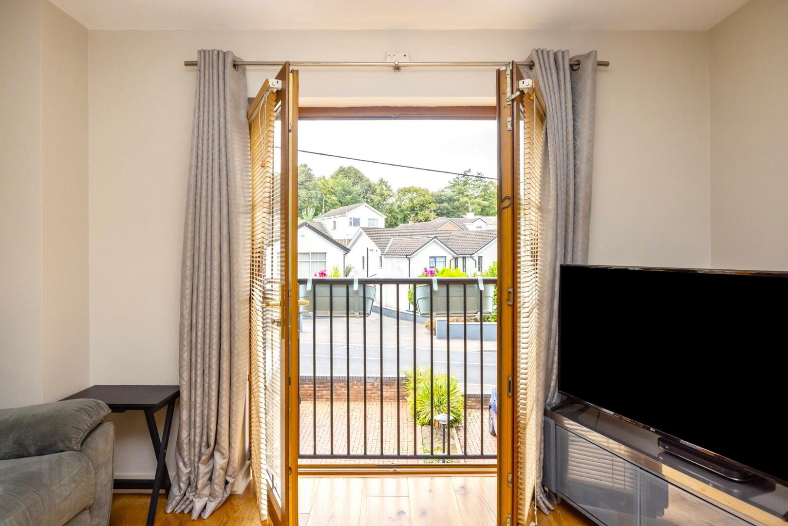 1 Mill Mews 10 of 28