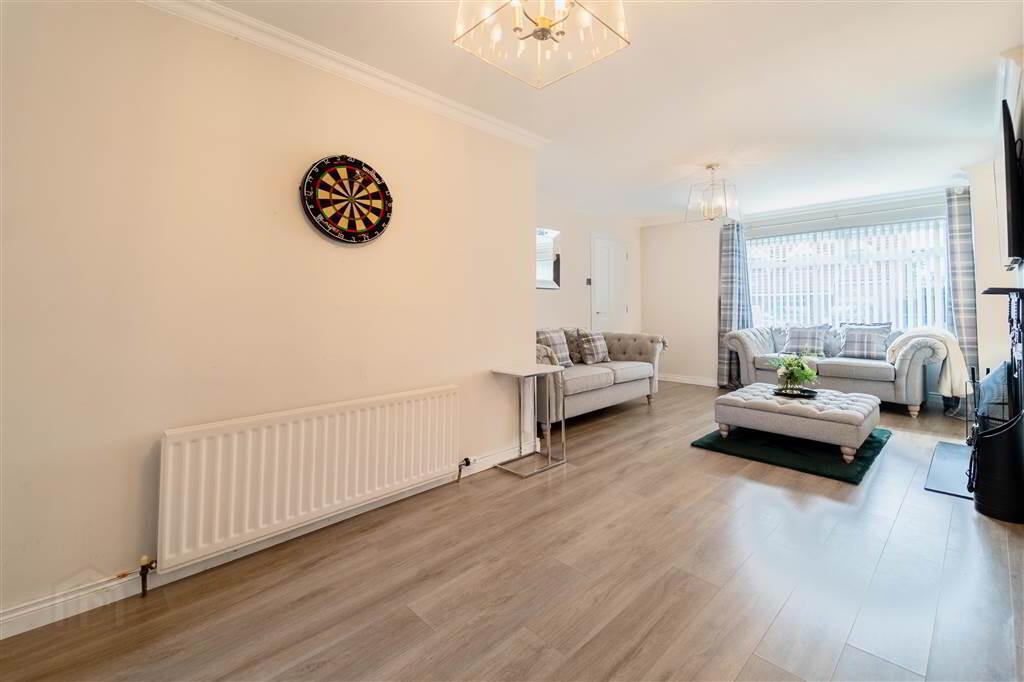 13 Woodford Grange 3 of 25