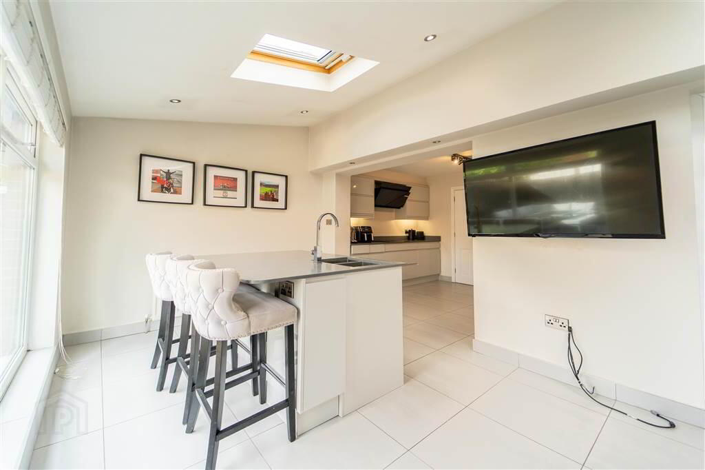 13 Woodford Grange 8 of 25