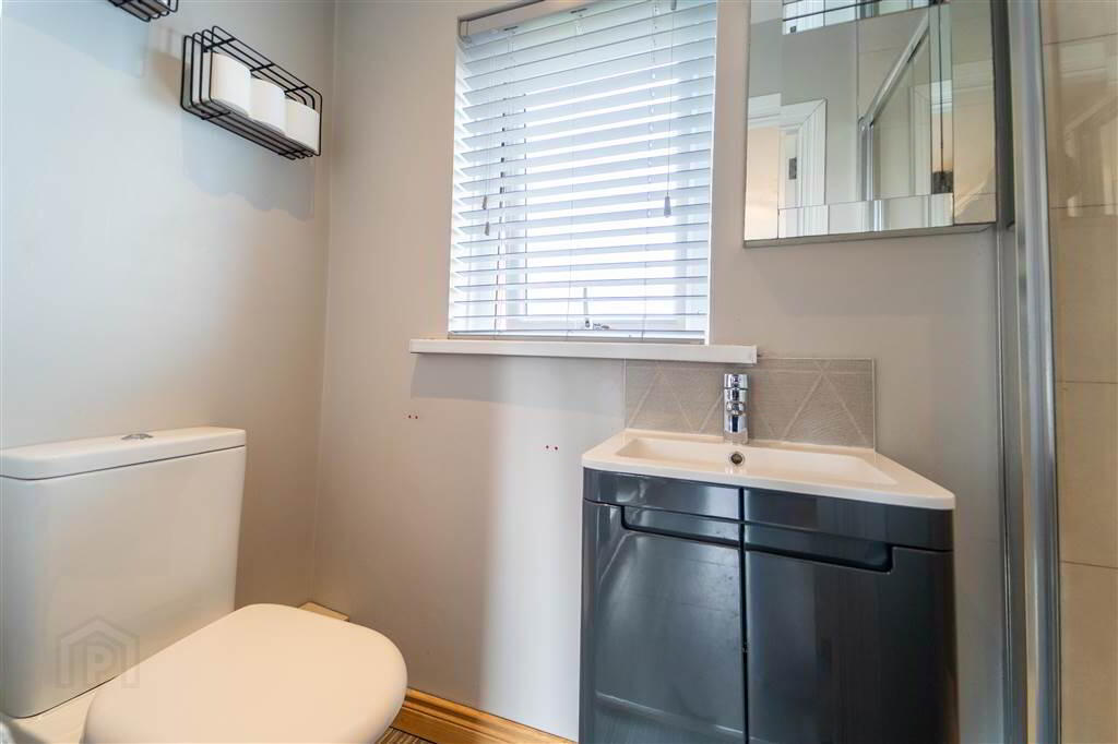 13 Woodford Grange 13 of 25