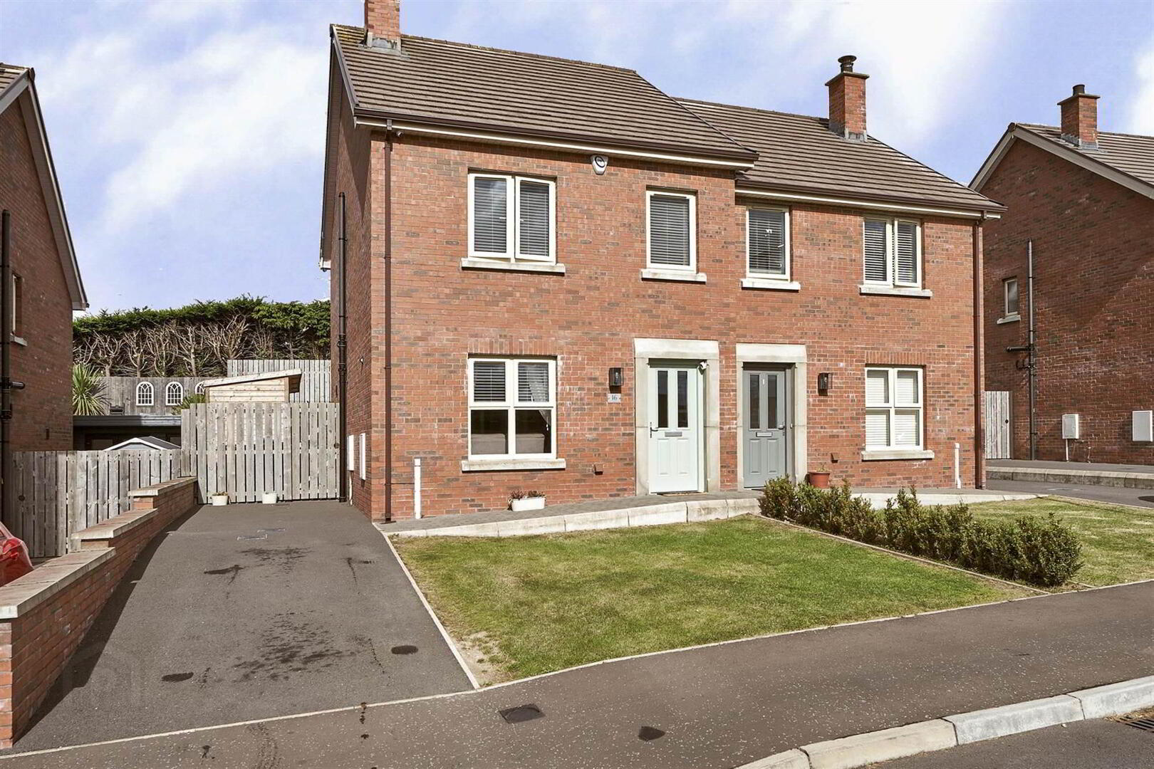 16 Ballyvarnet Lane 1 of 16