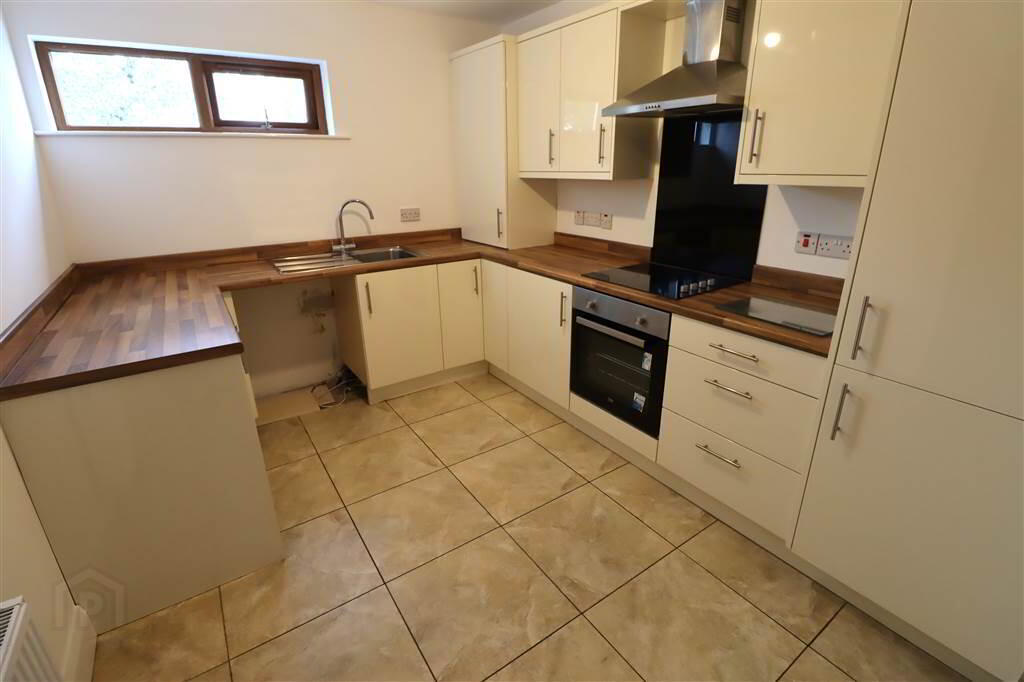 Apt 4, 58 Old Dundonald Road 4 of 10