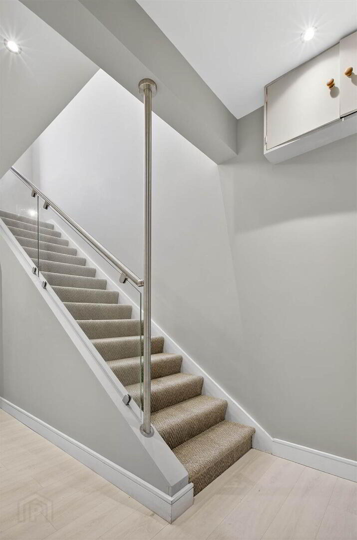 Blackrock Apartments, 46d Dhu Varren 8 of 37