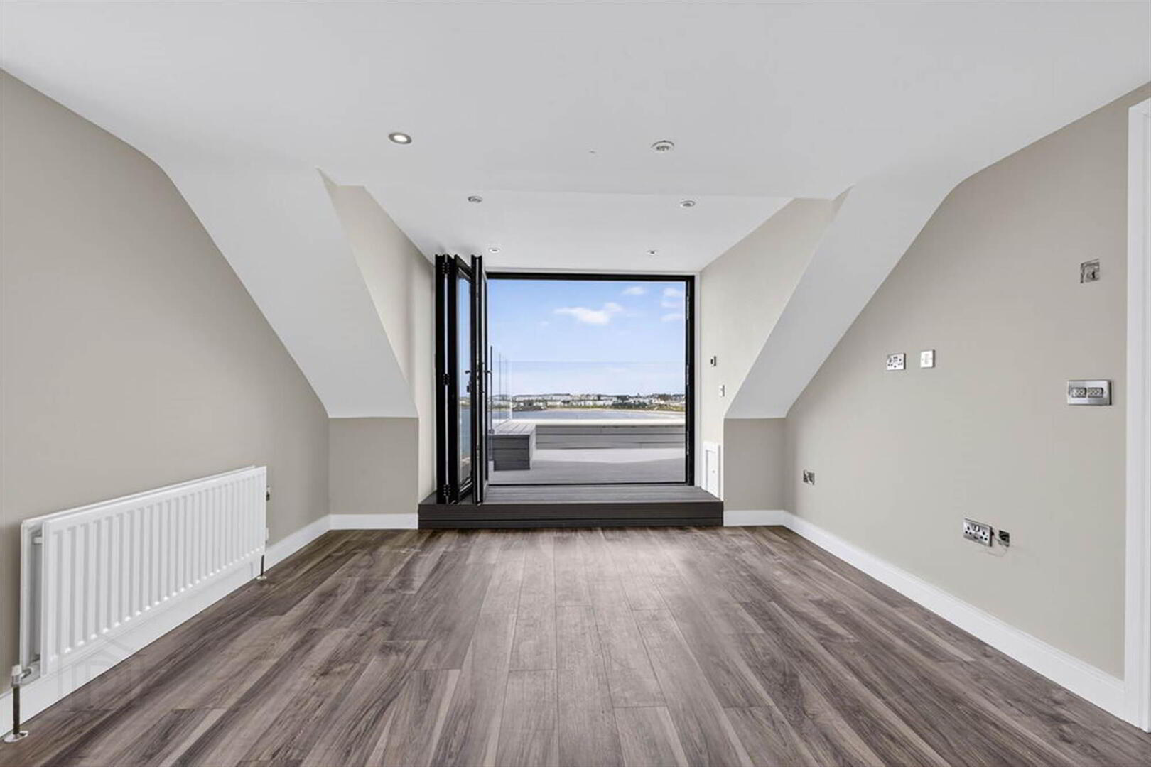 Blackrock Apartments, 46d Dhu Varren 13 of 37