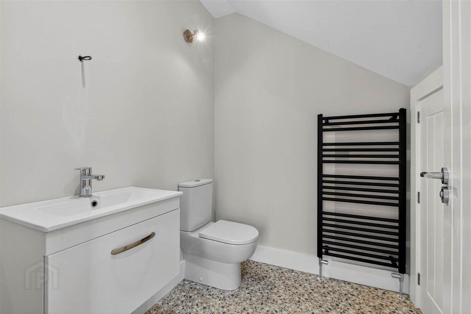 Blackrock Apartments, 46b Dhu Varren 23 of 36