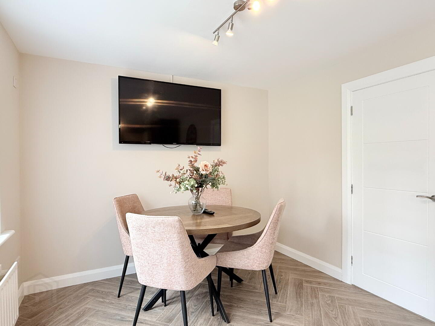 17 Manor Mews 13 of 30
