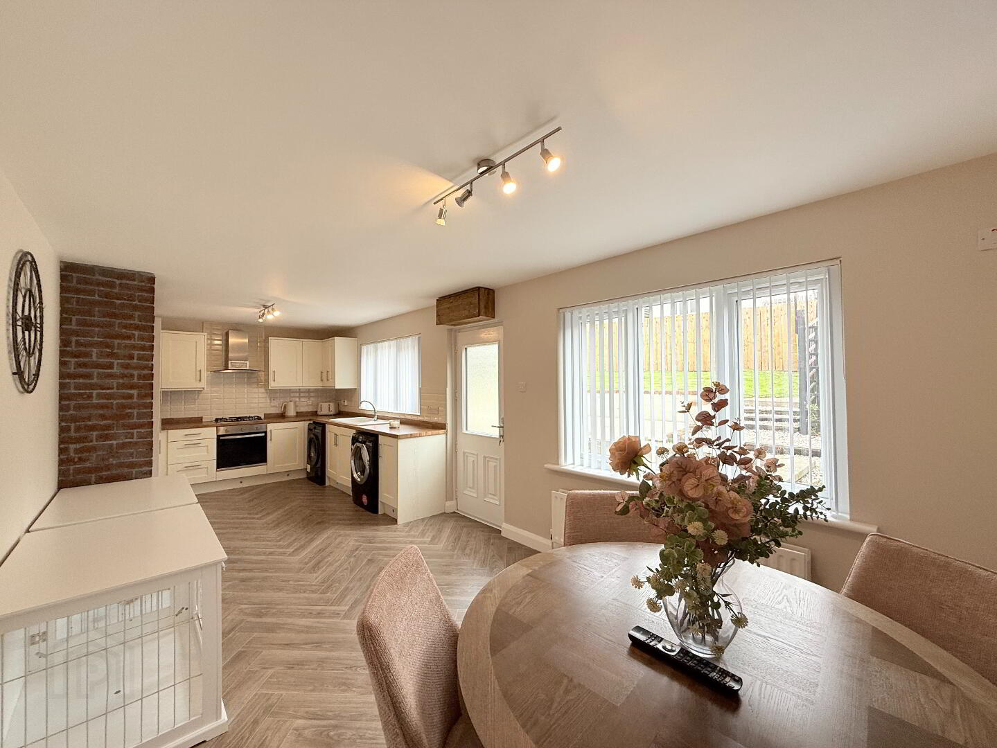 17 Manor Mews 14 of 30