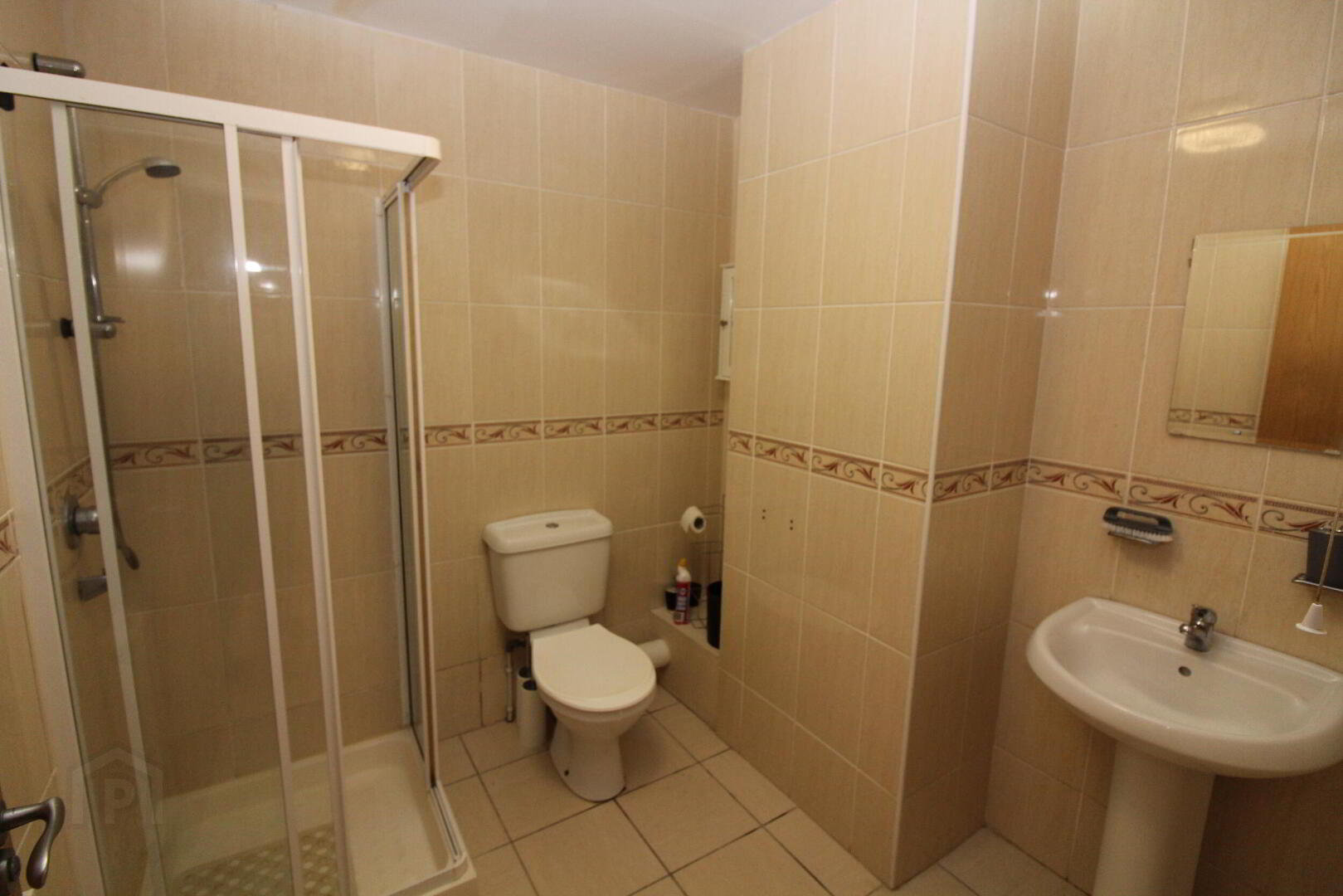 Apt, 3 Harbourview House 4 of 6