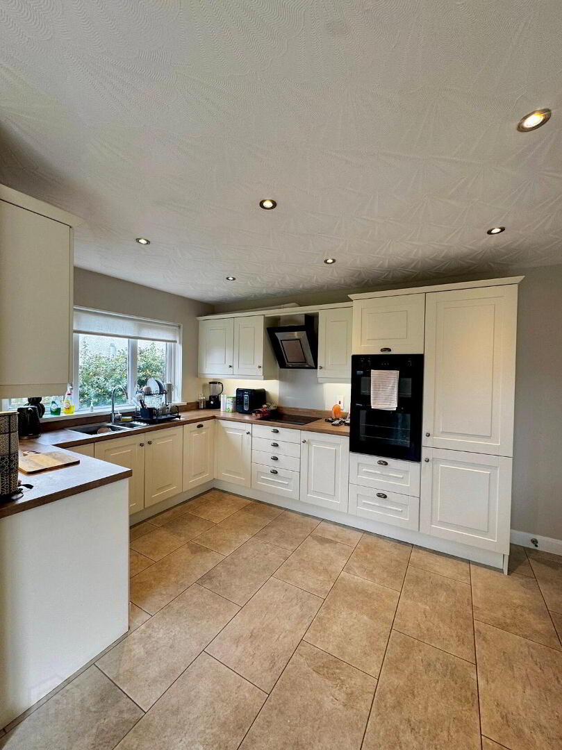 10 Castlehill Crescent 8 of 22