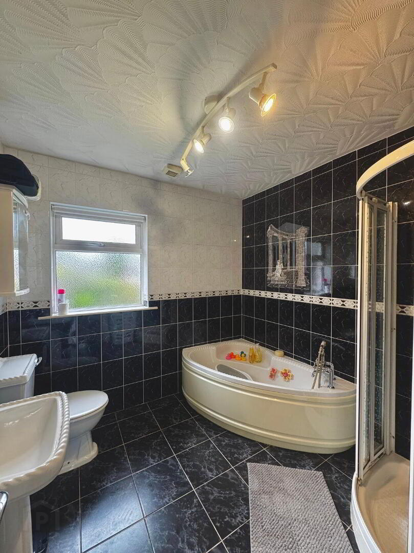 10 Castlehill Crescent 14 of 22