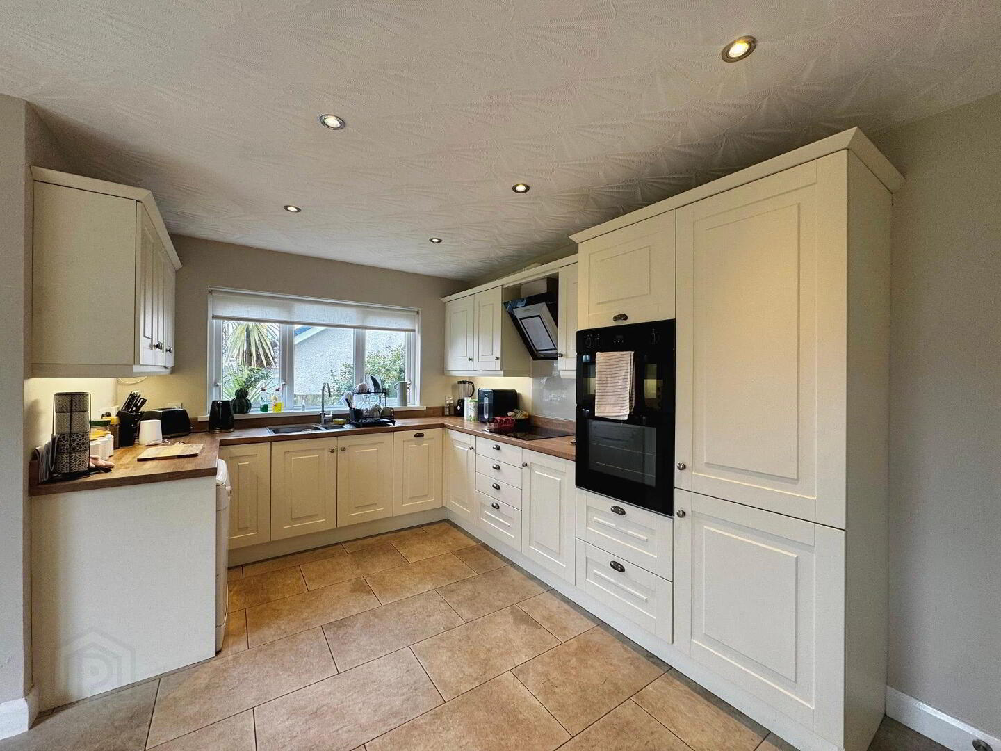 10 Castlehill Crescent 5 of 22