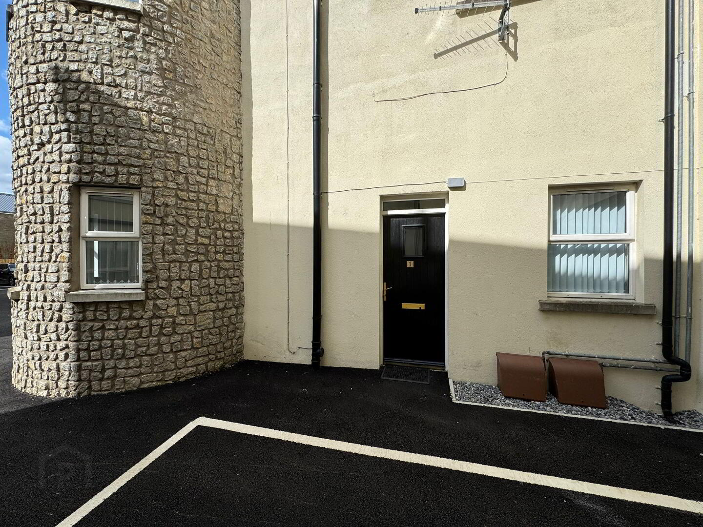 1 Cheston Close 4 of 16