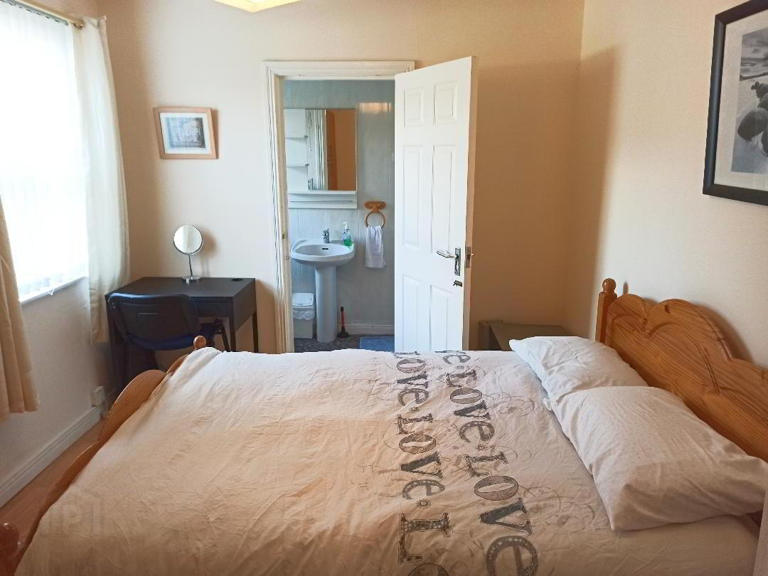 One Double Bedroom Available, 8 Cromwell Road 5 of 7