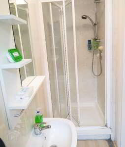 One Double Bedroom Available, 8 Cromwell Road 6 of 7