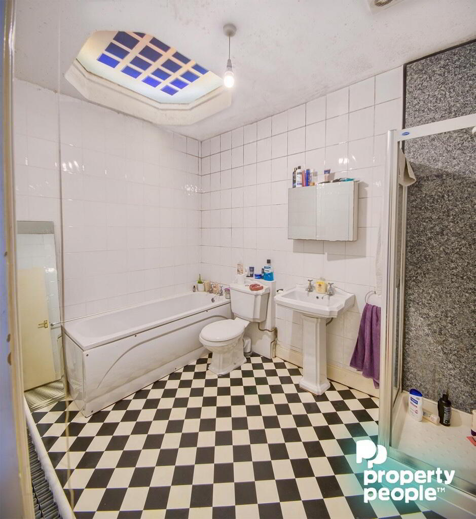 Flat 2, 19 Rugby Road 6 of 7