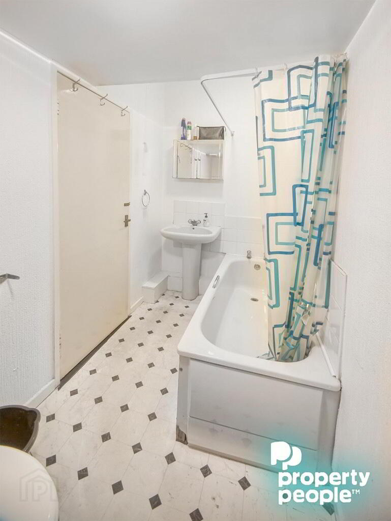 Flat 1, 19 Rugby Road 9 of 12