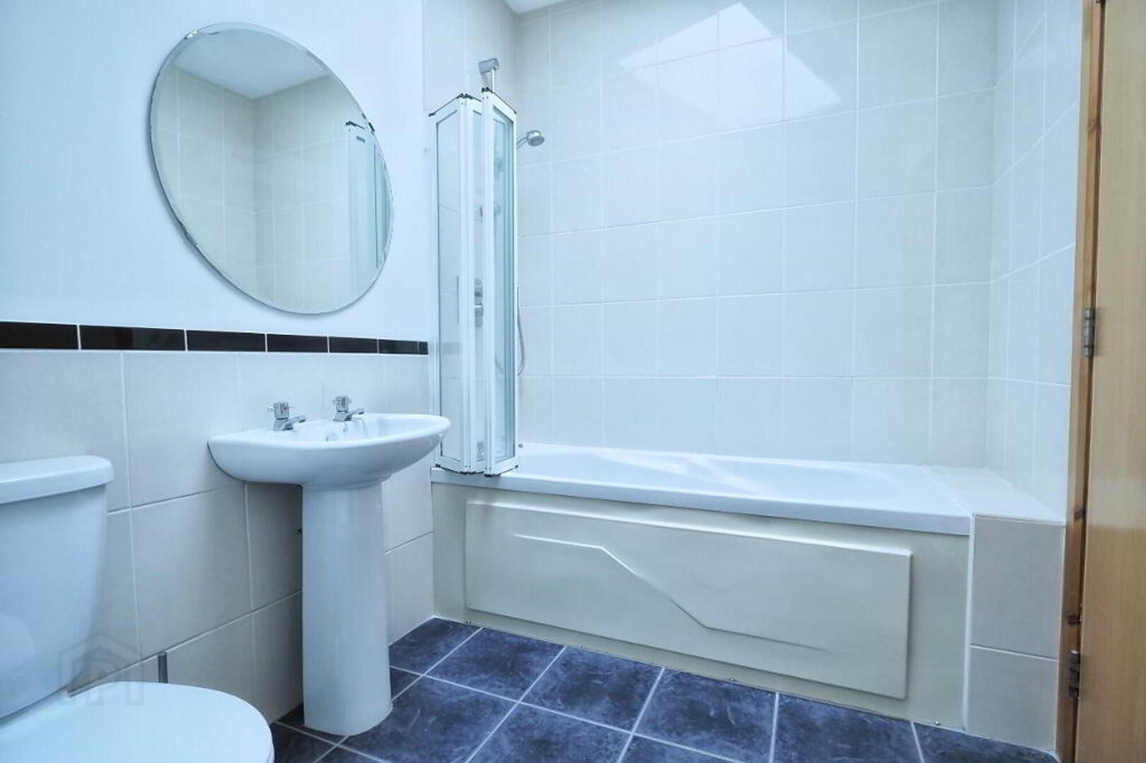 52g Shaftesbury Road 9 of 18