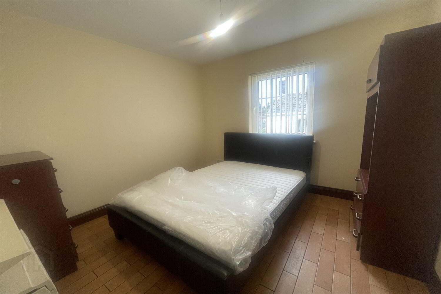 Flat 2, 63 Moore Street 5 of 8