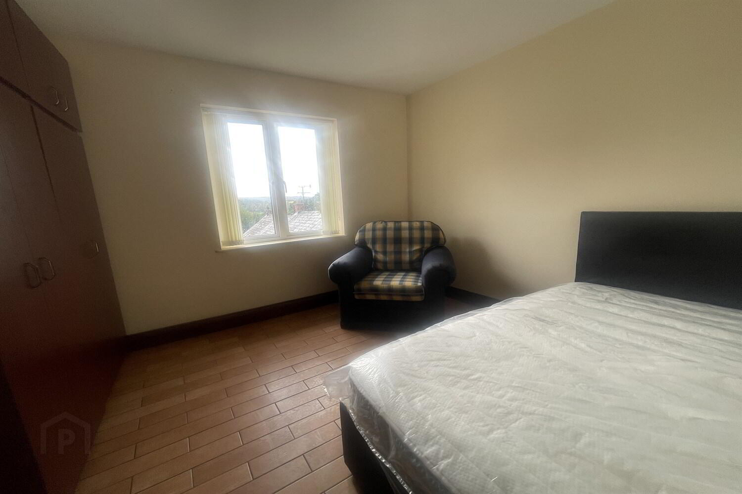 Flat 2, 63 Moore Street 7 of 8