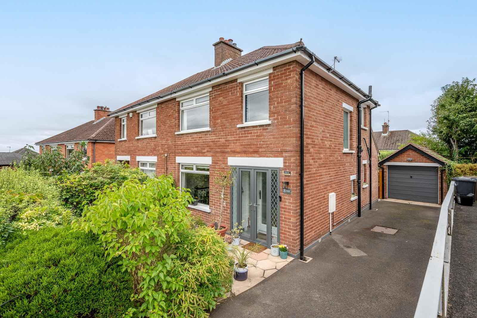 8 Glenholm Crescent 1 of 27