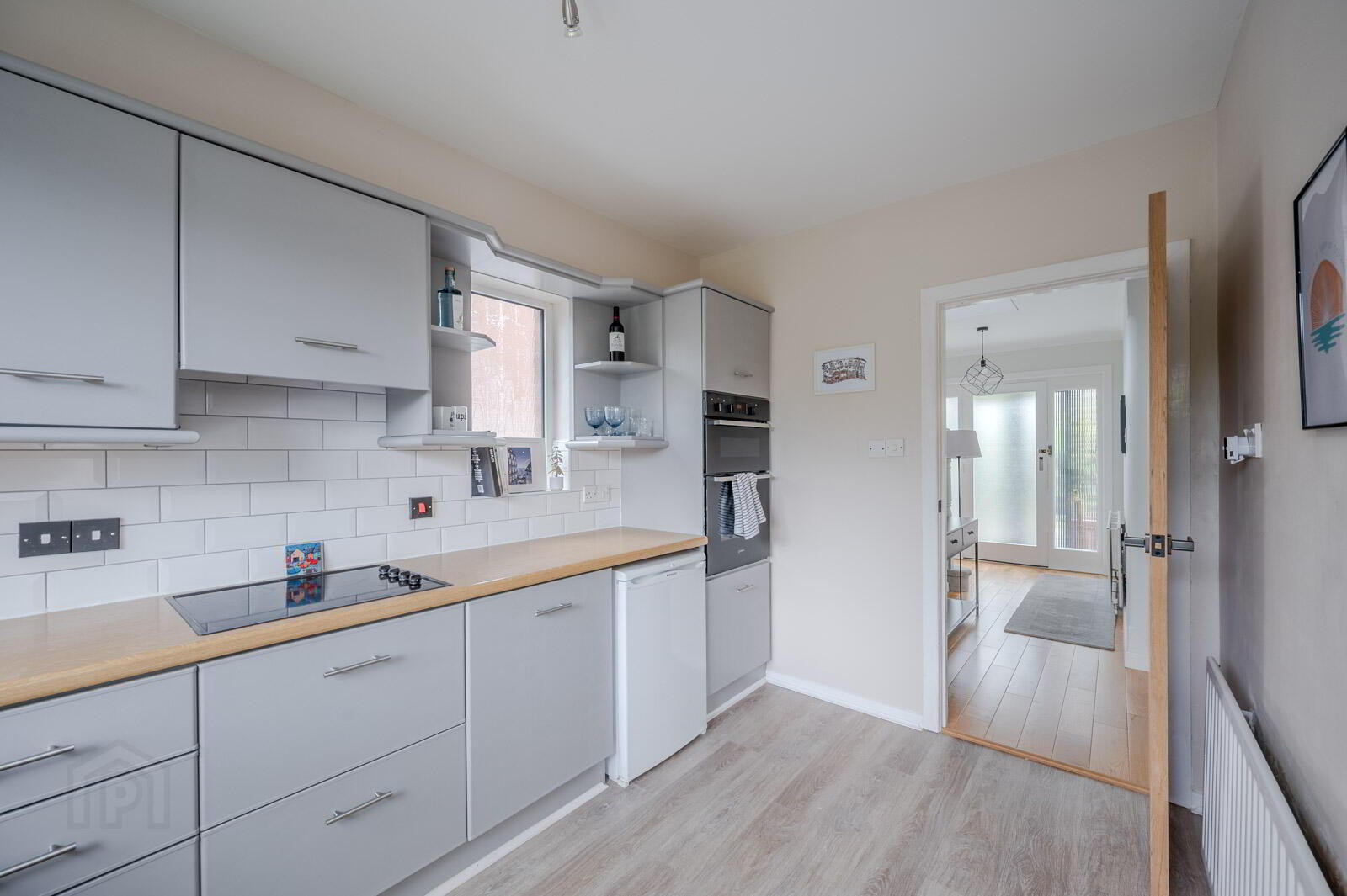 8 Glenholm Crescent 12 of 27