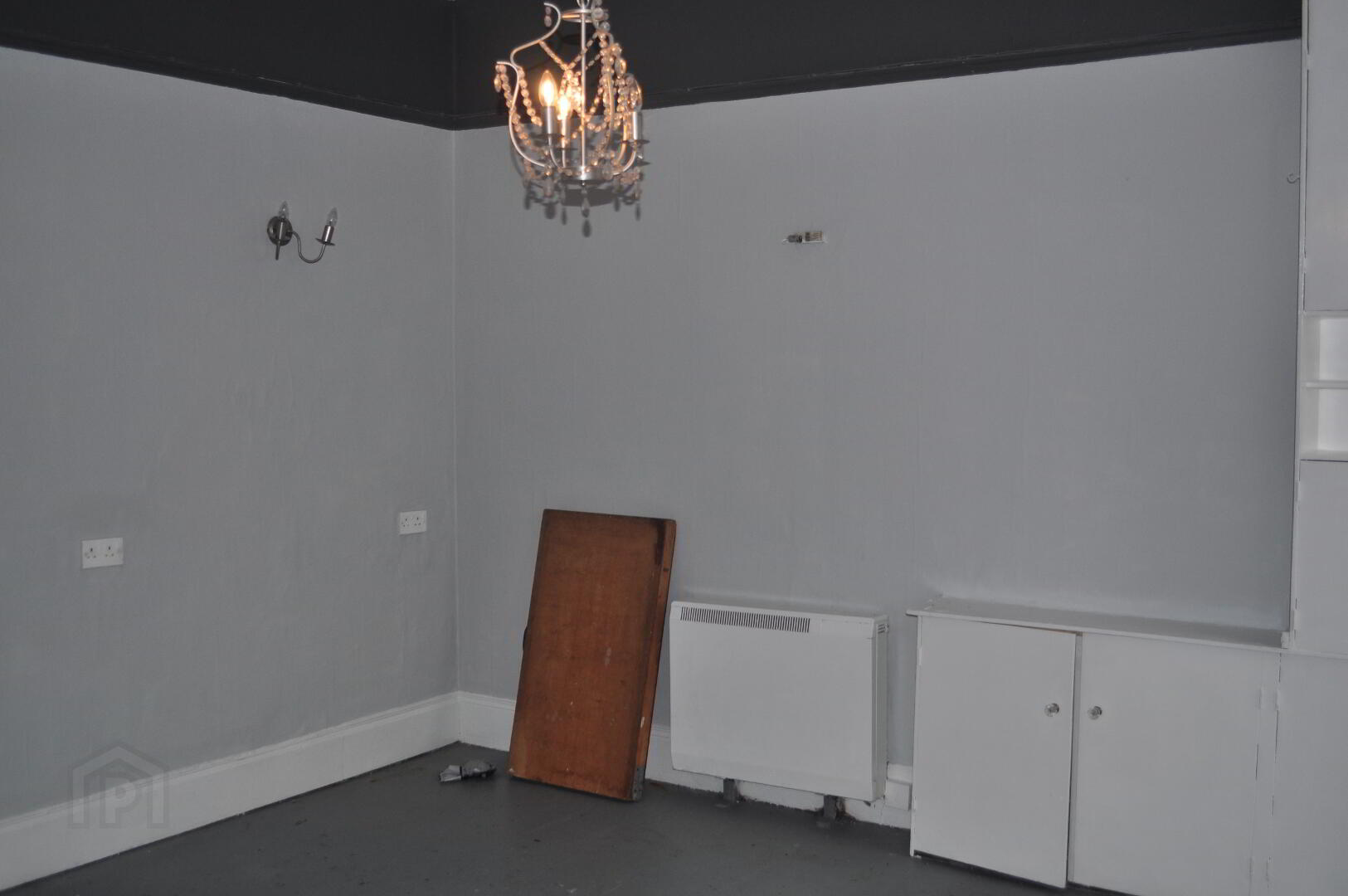 Room 3, 126 Bloomfield Avenue 3 of 3
