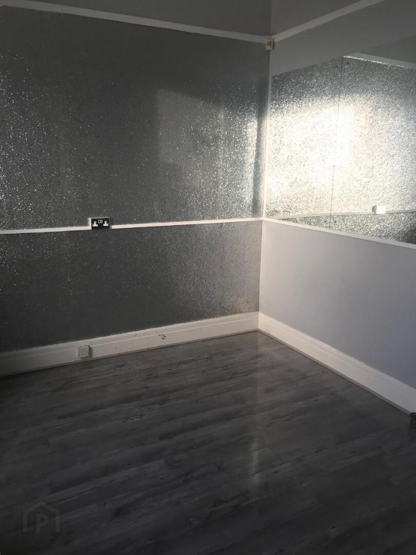 Room 3, 126 Bloomfield Avenue 3 of 3