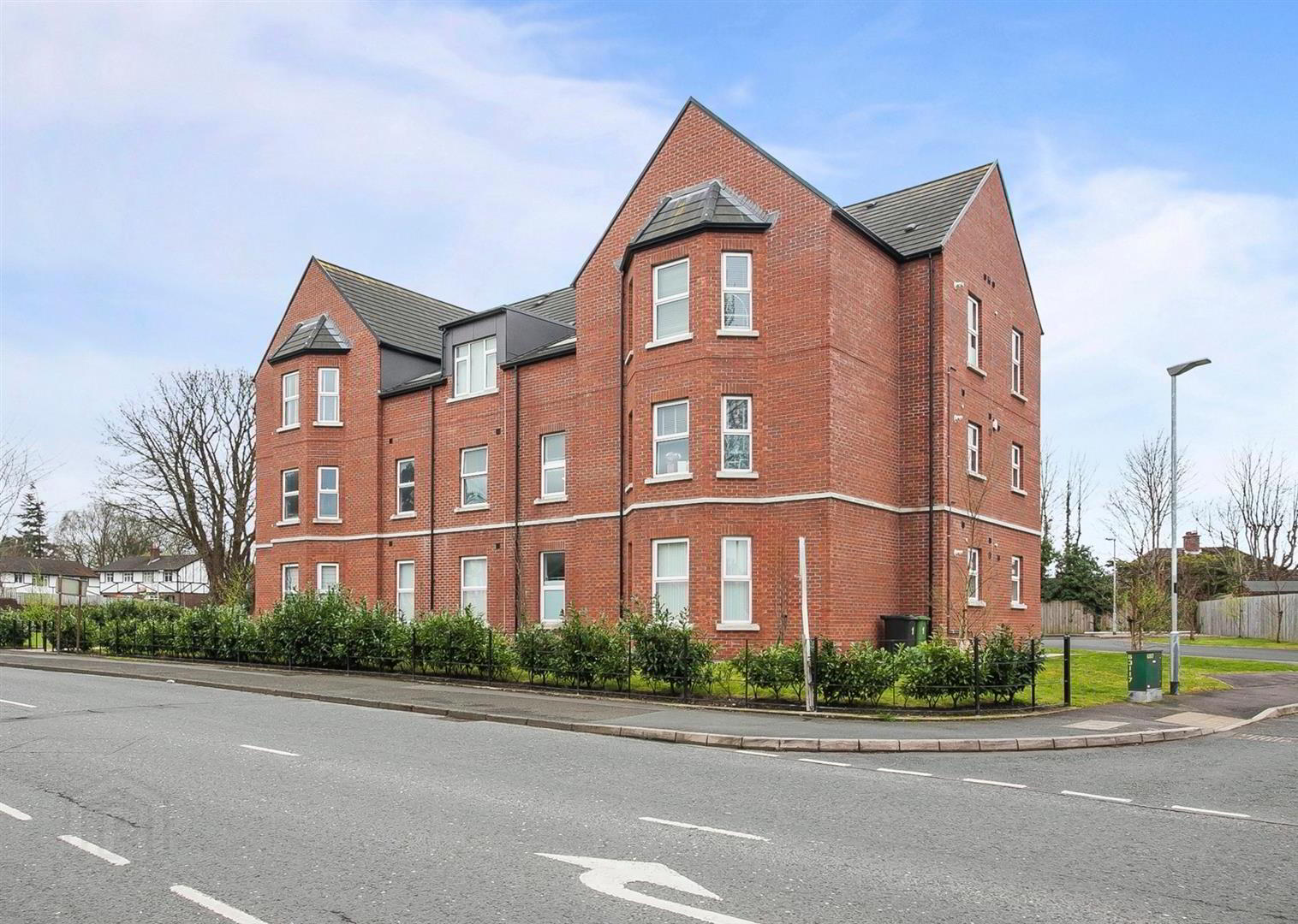 Apartment 8 2 Eaton Park 1 of 28
