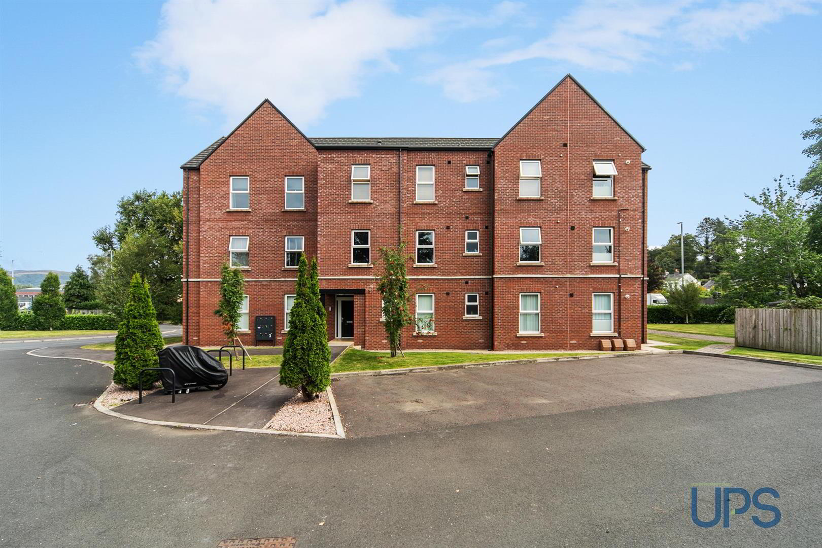 Apartment 8 2 Eaton Park 24 of 28