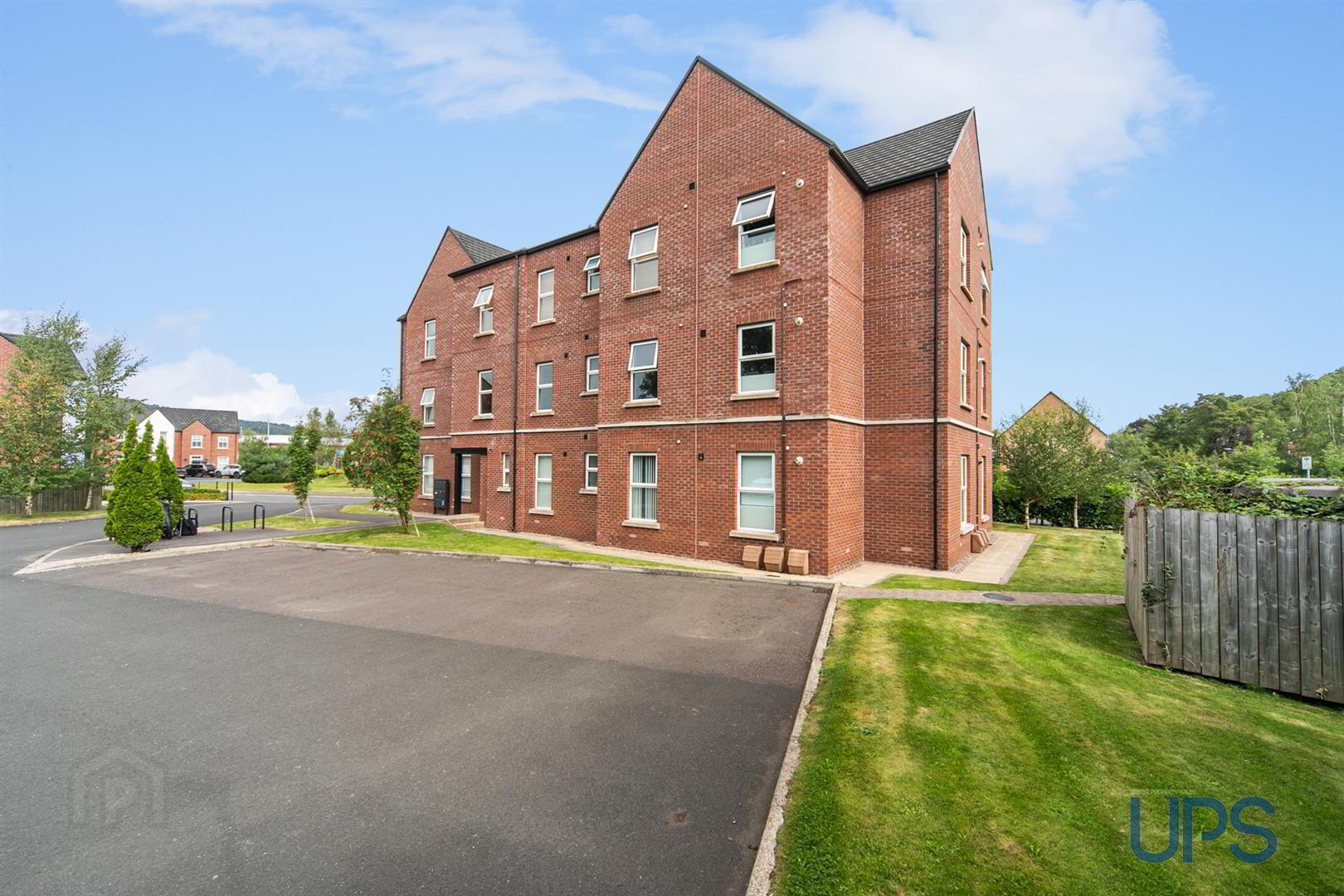 Apartment 8 2 Eaton Park 25 of 28