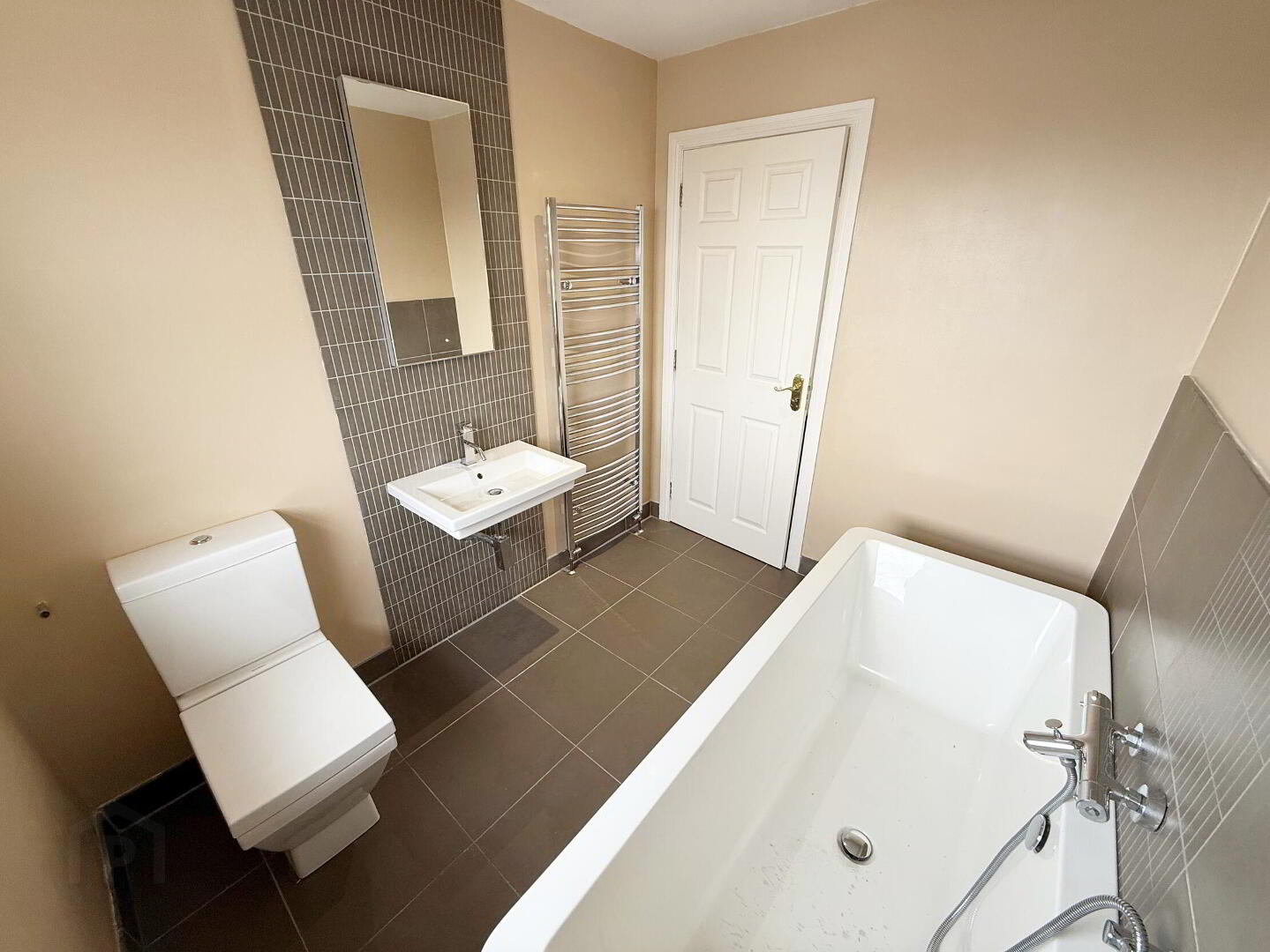 32 Greenhall Manor 11 of 20