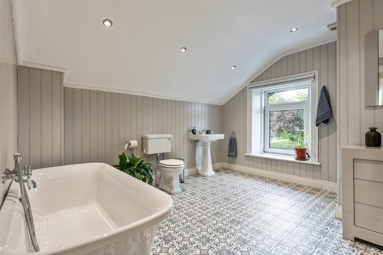 7 Crawfordsburn Road 24 of 53