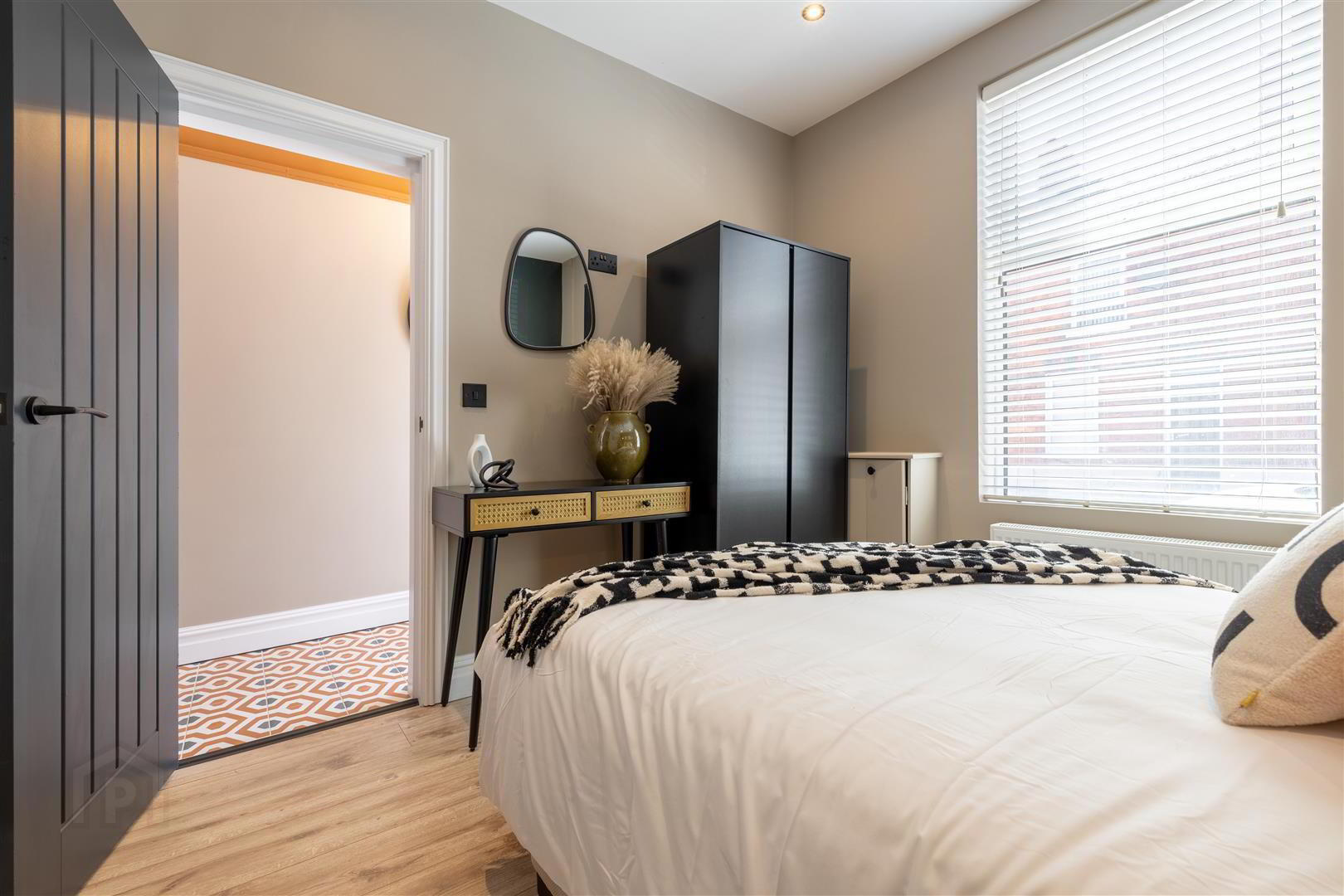 82 Northbrook Street 4 of 29