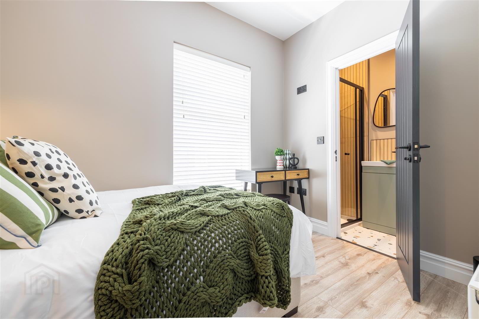 82 Northbrook Street 20 of 29