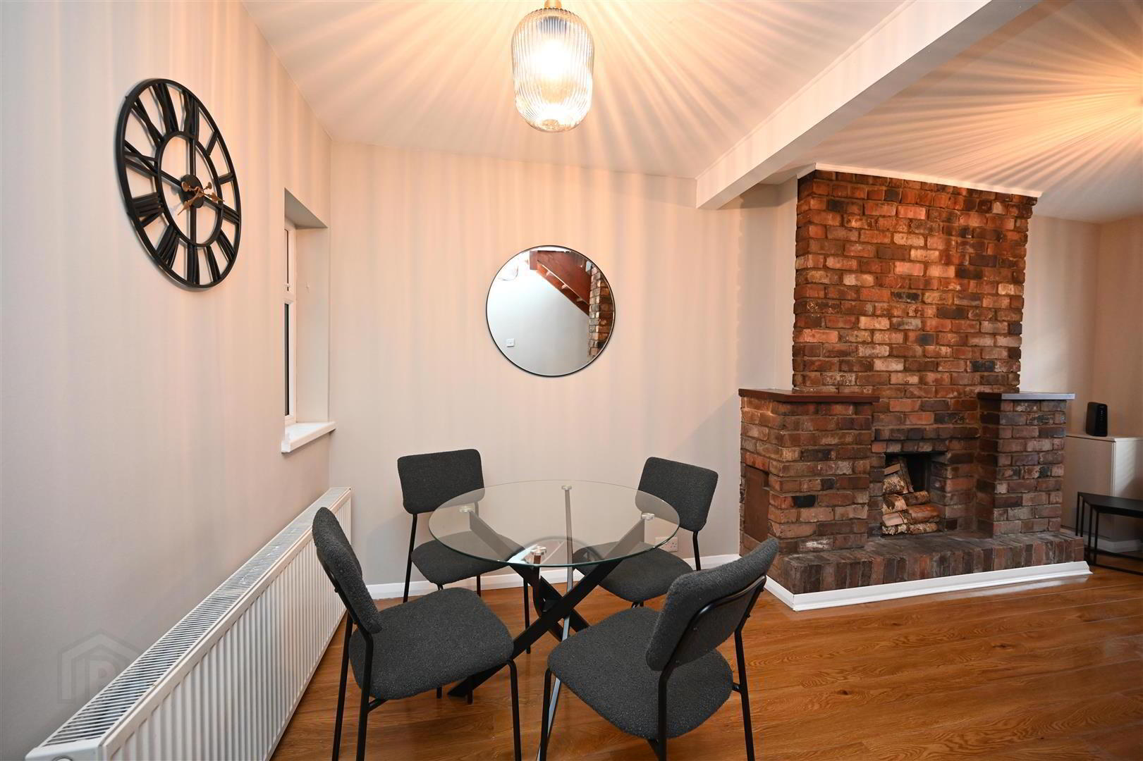 1 Hugh Street 3 of 9