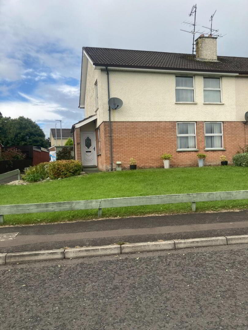 83 Hillview Park 1 of 16