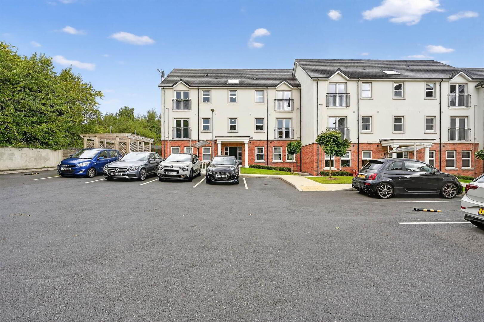 Apt 6, 18 Highgrove Meadows 1 of 16