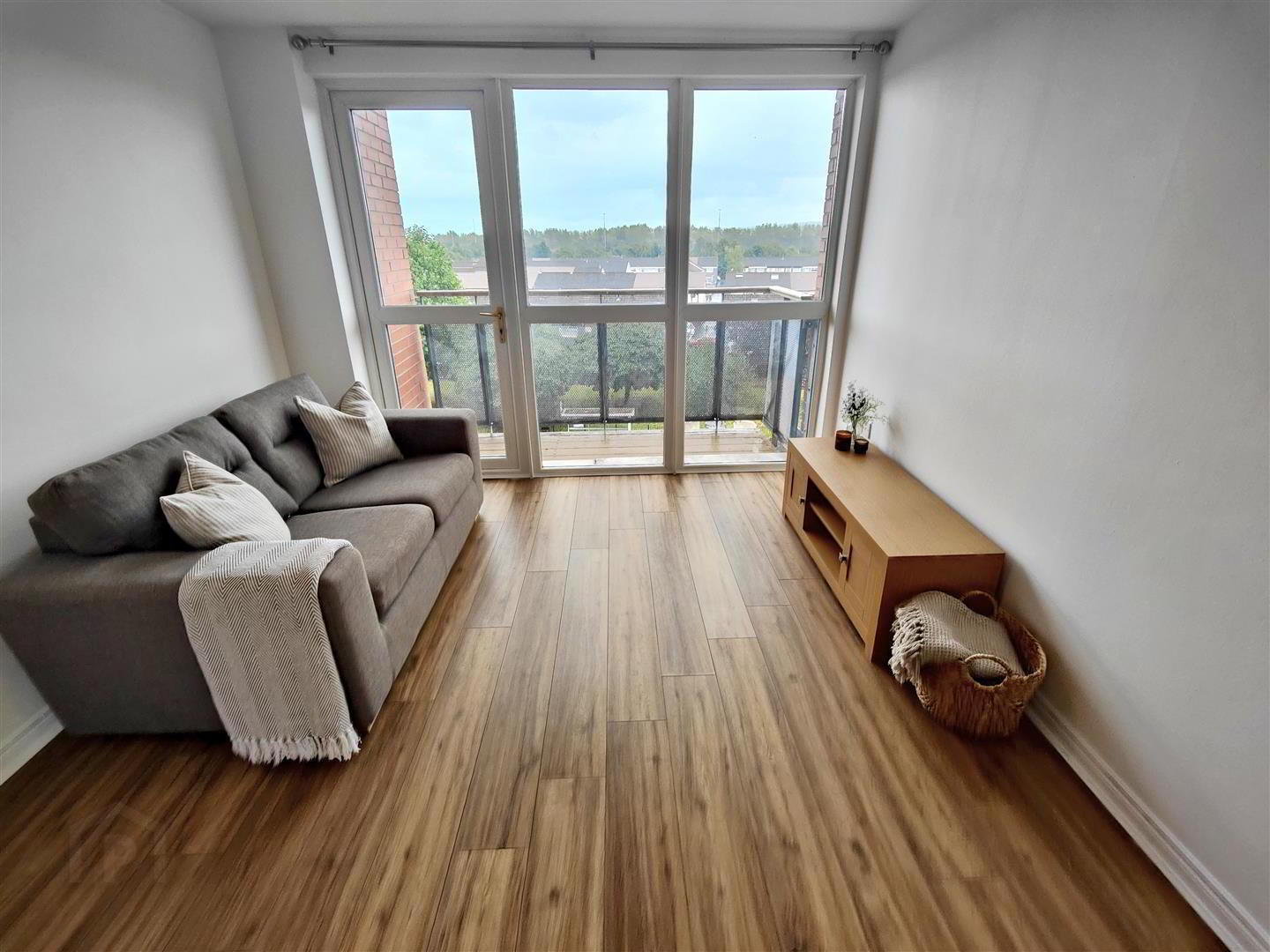 Apt 20 Block E, 678 Shore Road 5 of 17