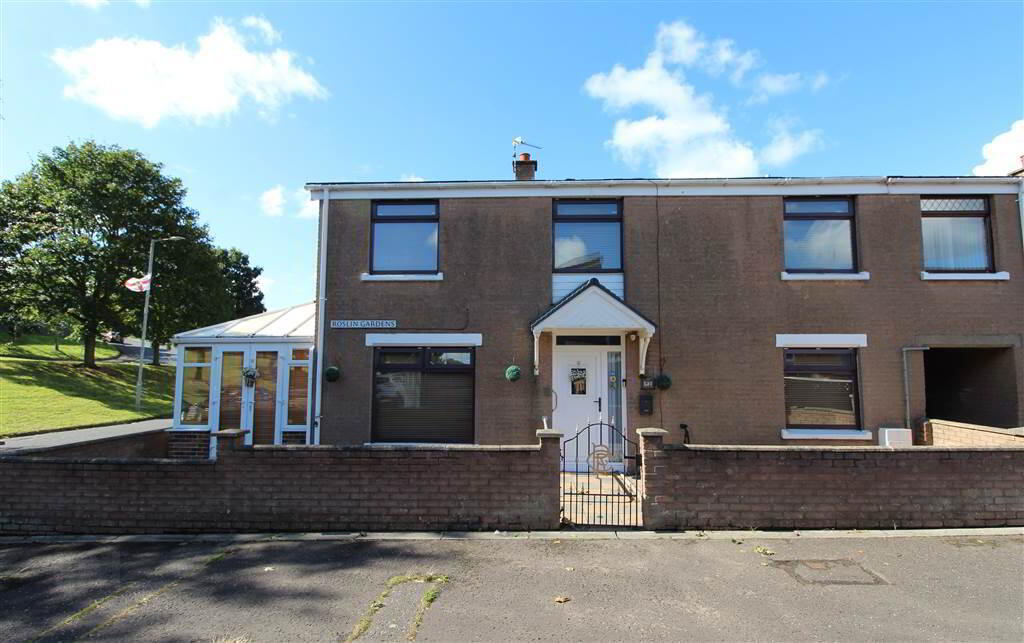 2 Roslin Gardens 1 of 15