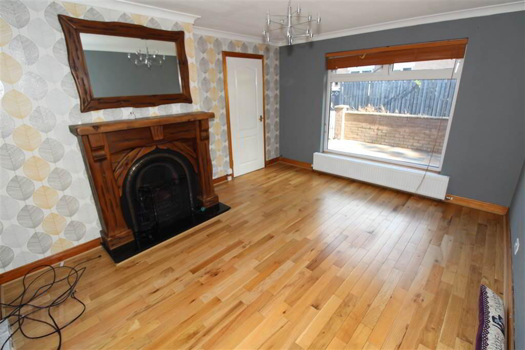 2 Roslin Gardens 4 of 15